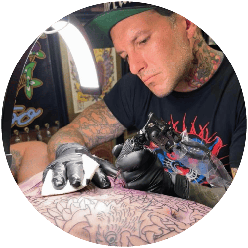 Matt Flanagan tattooing a back piece